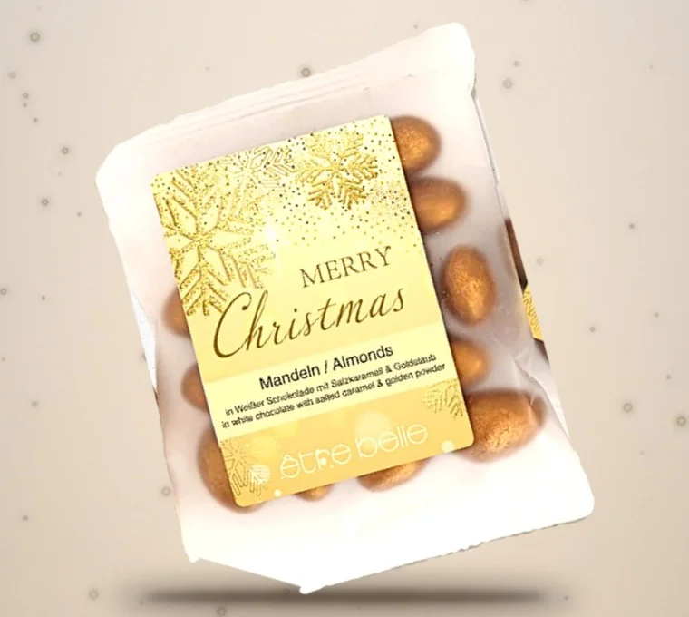 Süsser Glanz – être belle Weihnachtsmandeln in weisser Schokolade mit Salzkaramell und Goldstaub